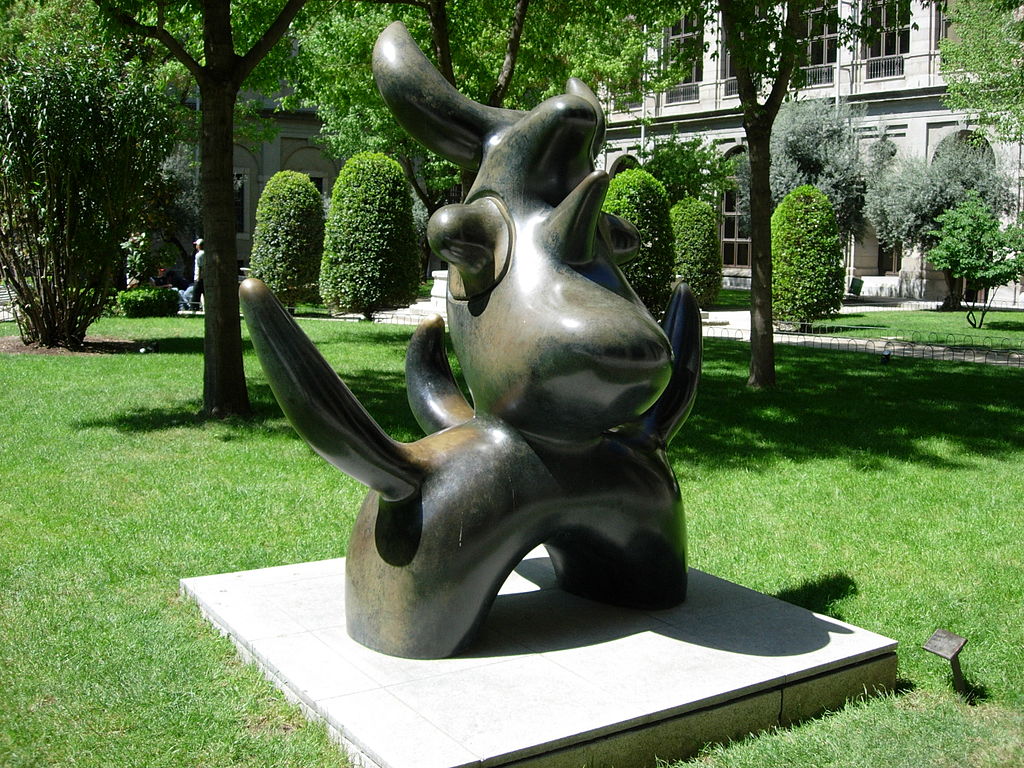 1024px-Miro's_sculpture,_MADRID